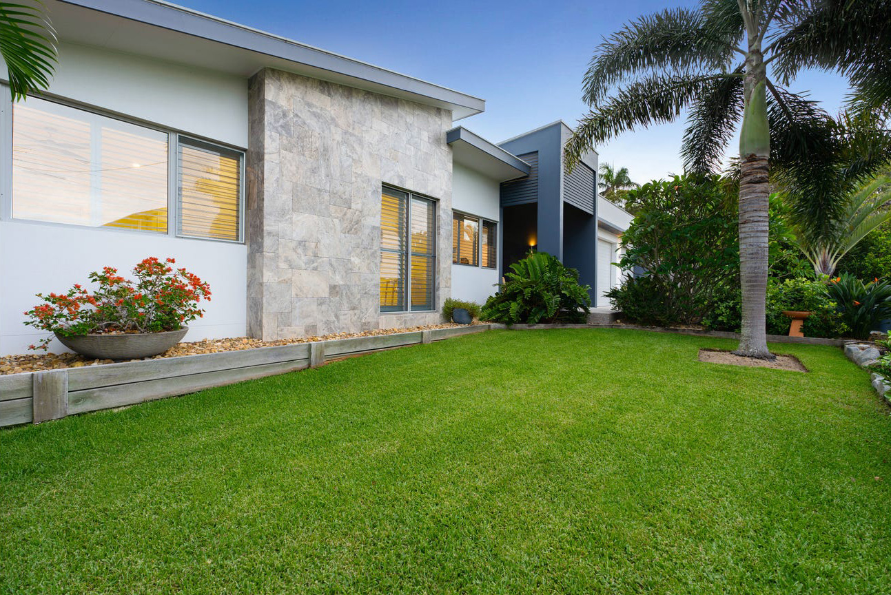 Single storey home garden